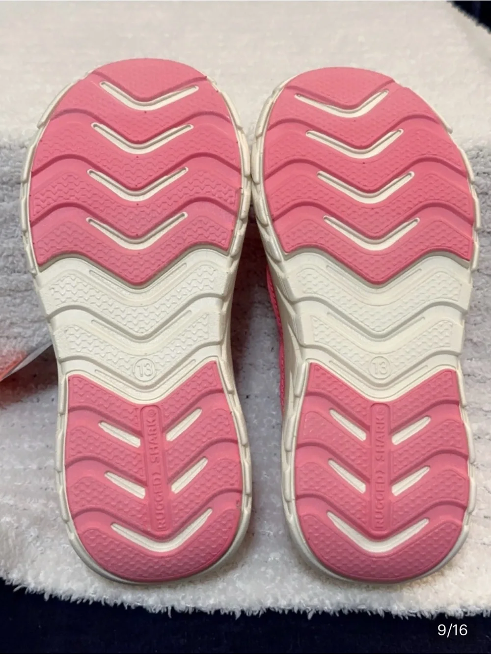 Rugged Shark bright pink